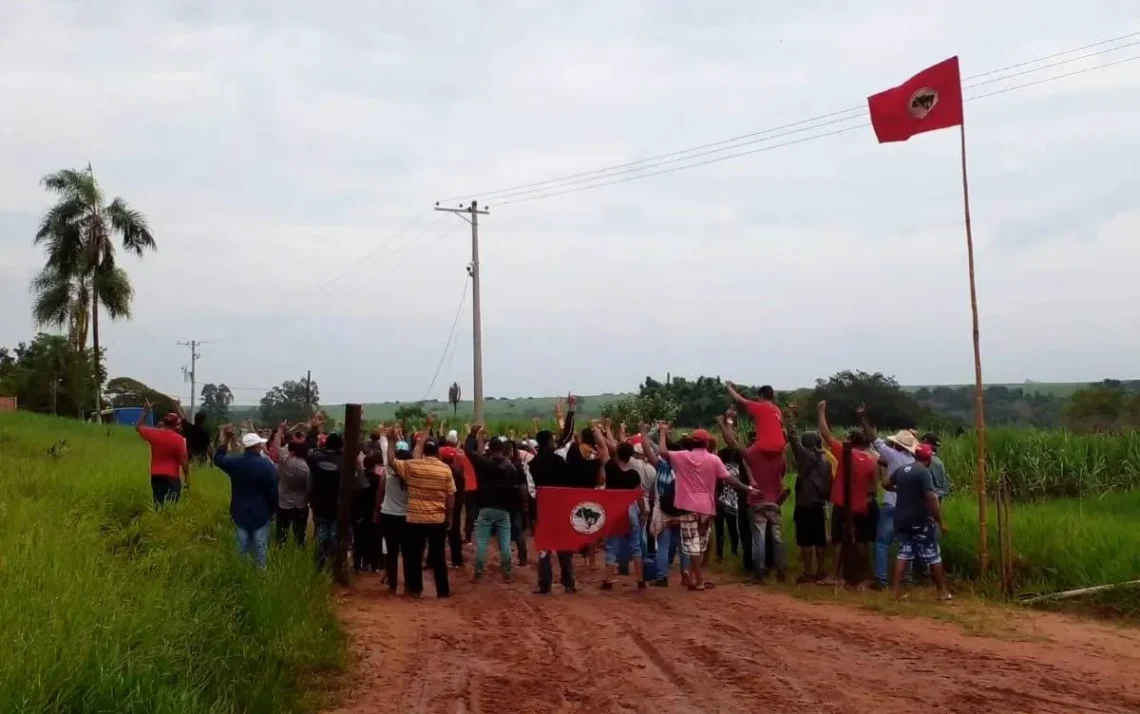 Movimento dos Trabalhadores Rurais Sem Terra, aberturas de acampamentos, Liga Socialista, Movimento Camponês, Brigada Popular