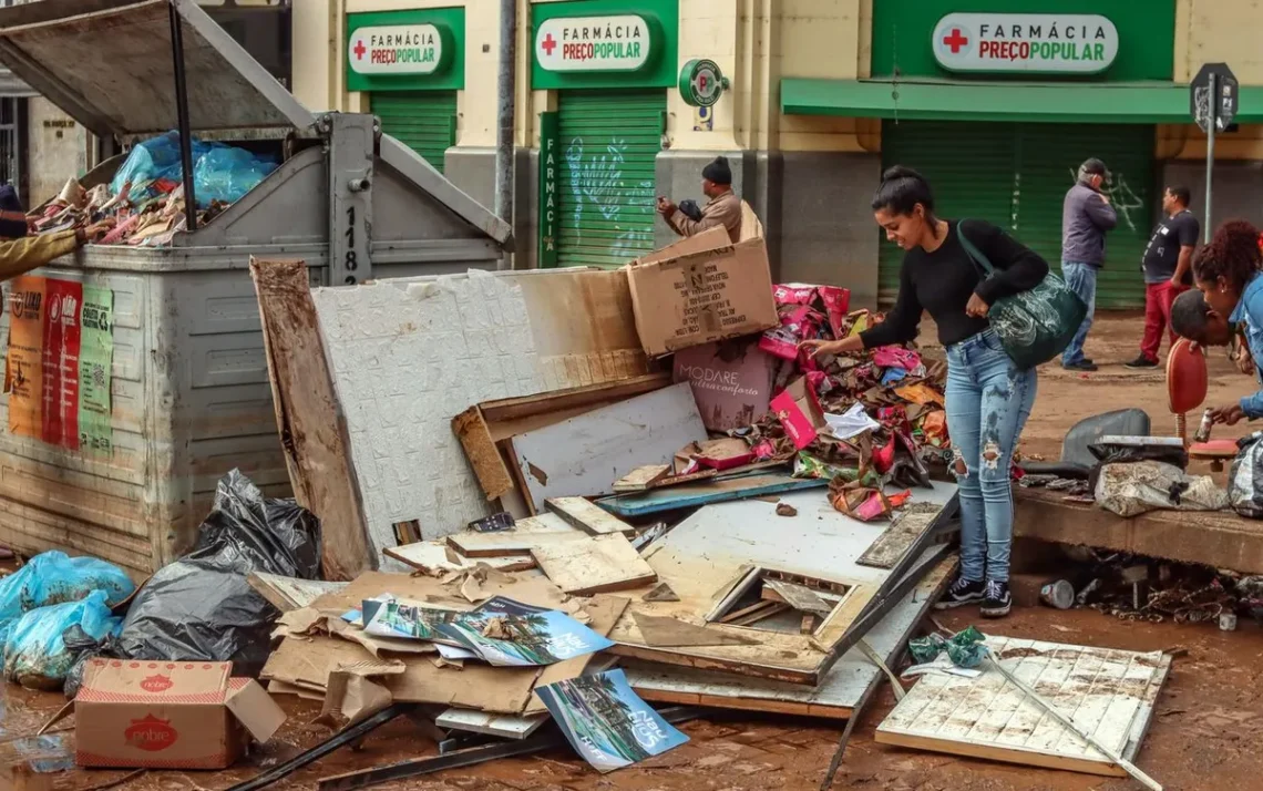 precipitações, tempestades, pluviais;