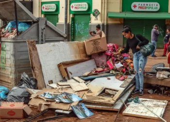 precipitações, tempestades, pluviais;