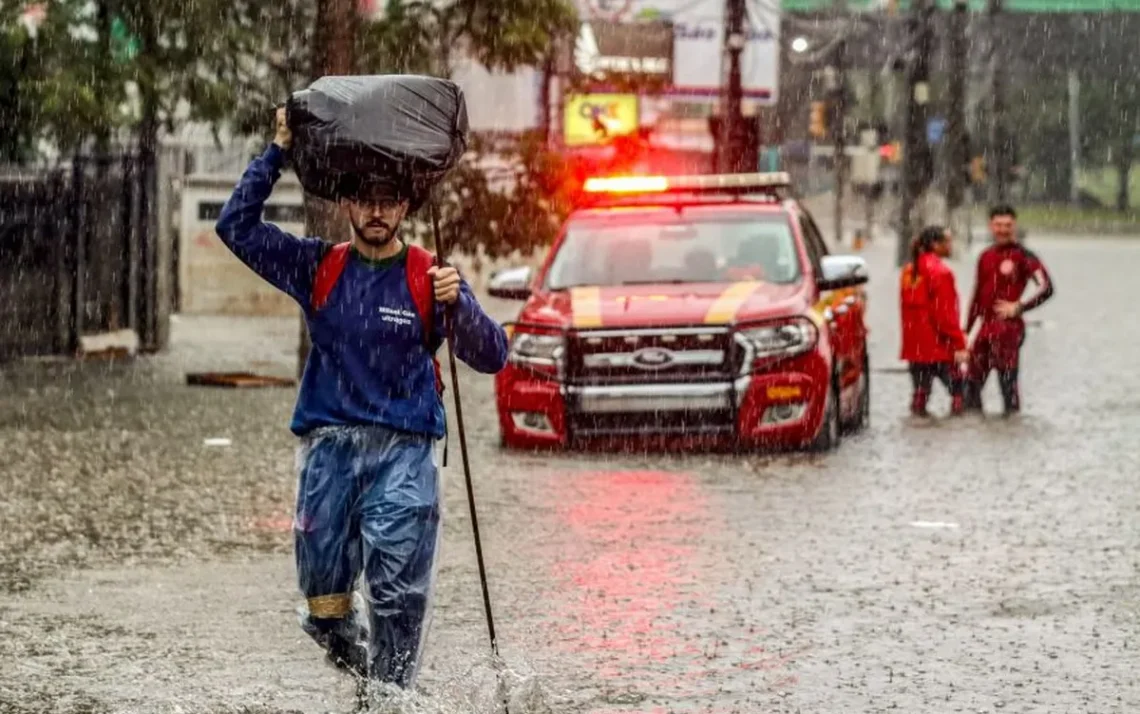 precipitações, tempestades, pluviais;