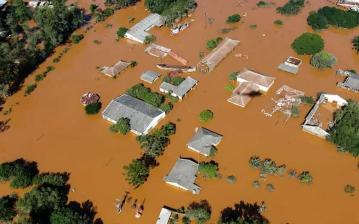 inundações, chuvas, tempestades;