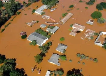 inundações, chuvas, tempestades;