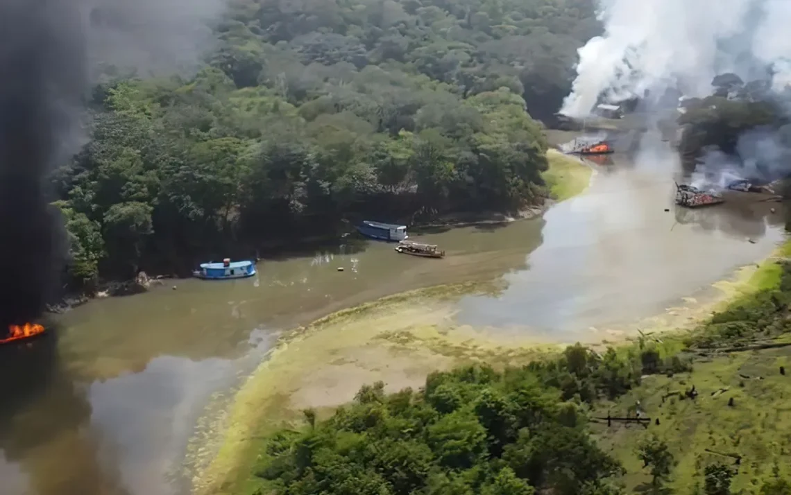 metal, líquido, contaminação por mercúrio, poluição ambiental;