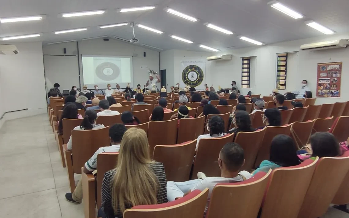 ensino, à distância, formação, de professores, carga horária presencial;