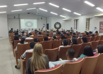 ensino, à distância, formação, de professores, carga horária presencial;