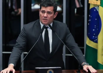 senador Moro, ex-juiz Moro;