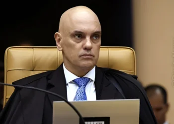 ministro, juiz;