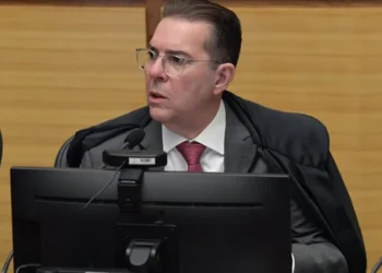 admissão, declaração, depoimento;