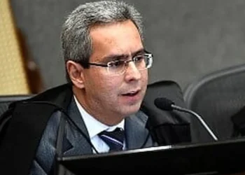 deliberação, veredito, resolução;