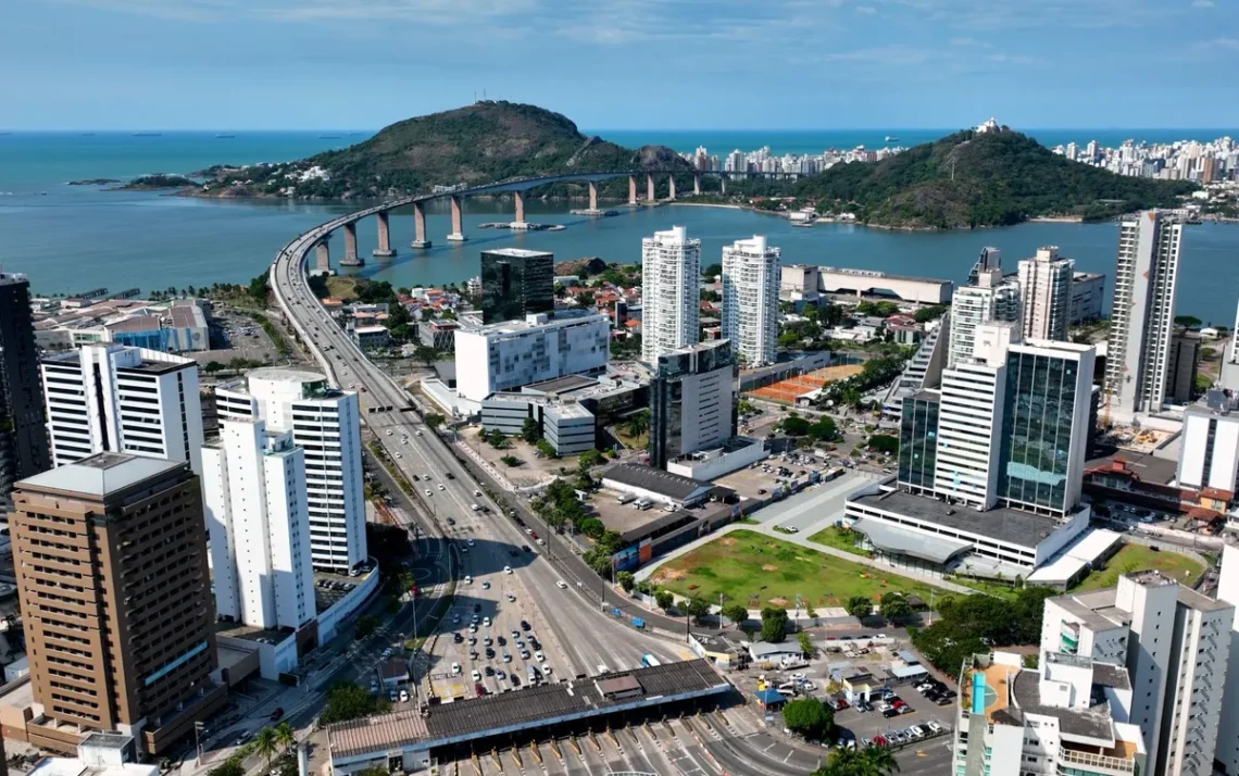 propriedades, residências, habitações;