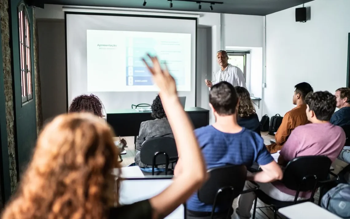 instituições educacionais, negócios educacionais;