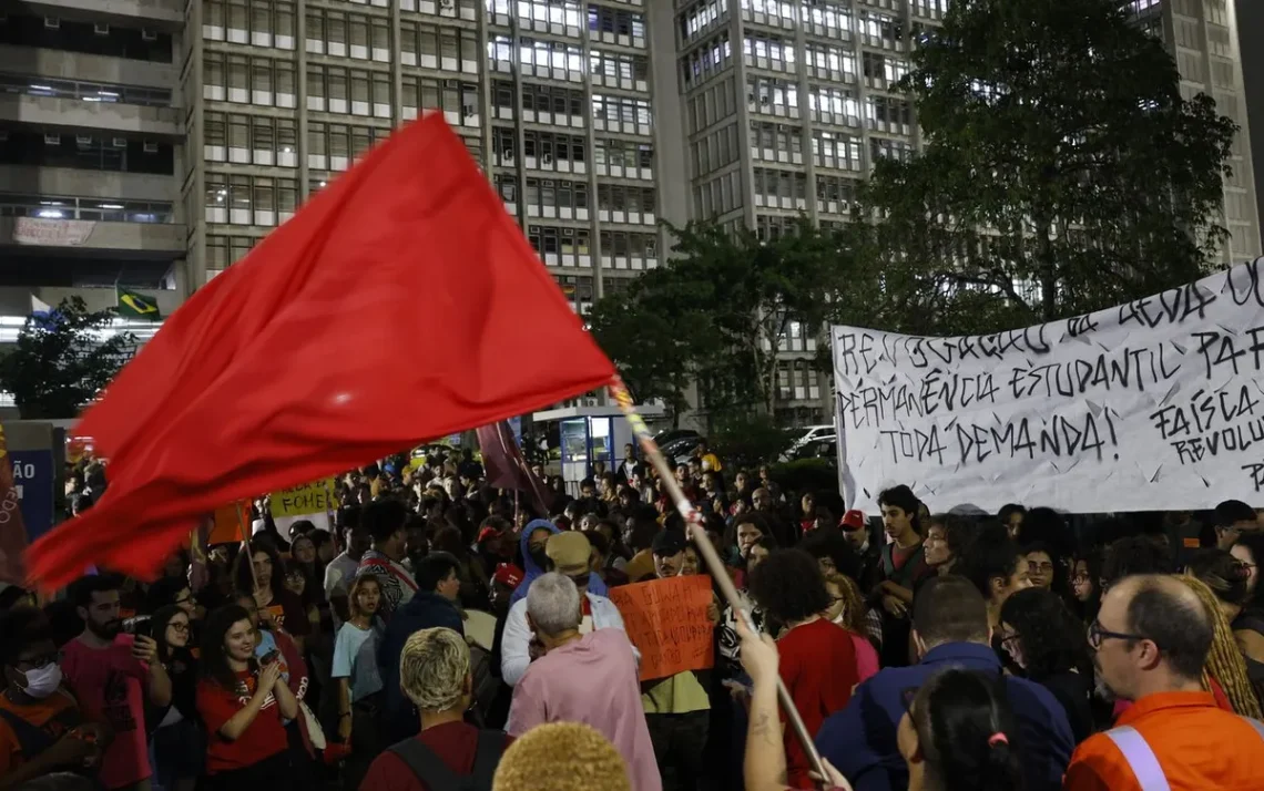 protesto, manifestação, movimento;