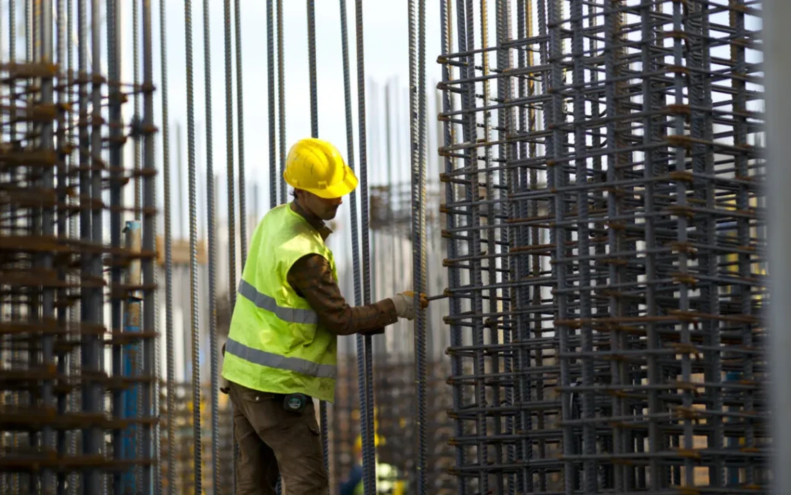 Índice Nacional de Custo da Construção – M;