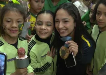 futebol, de mulheres perfeminino-footerball;