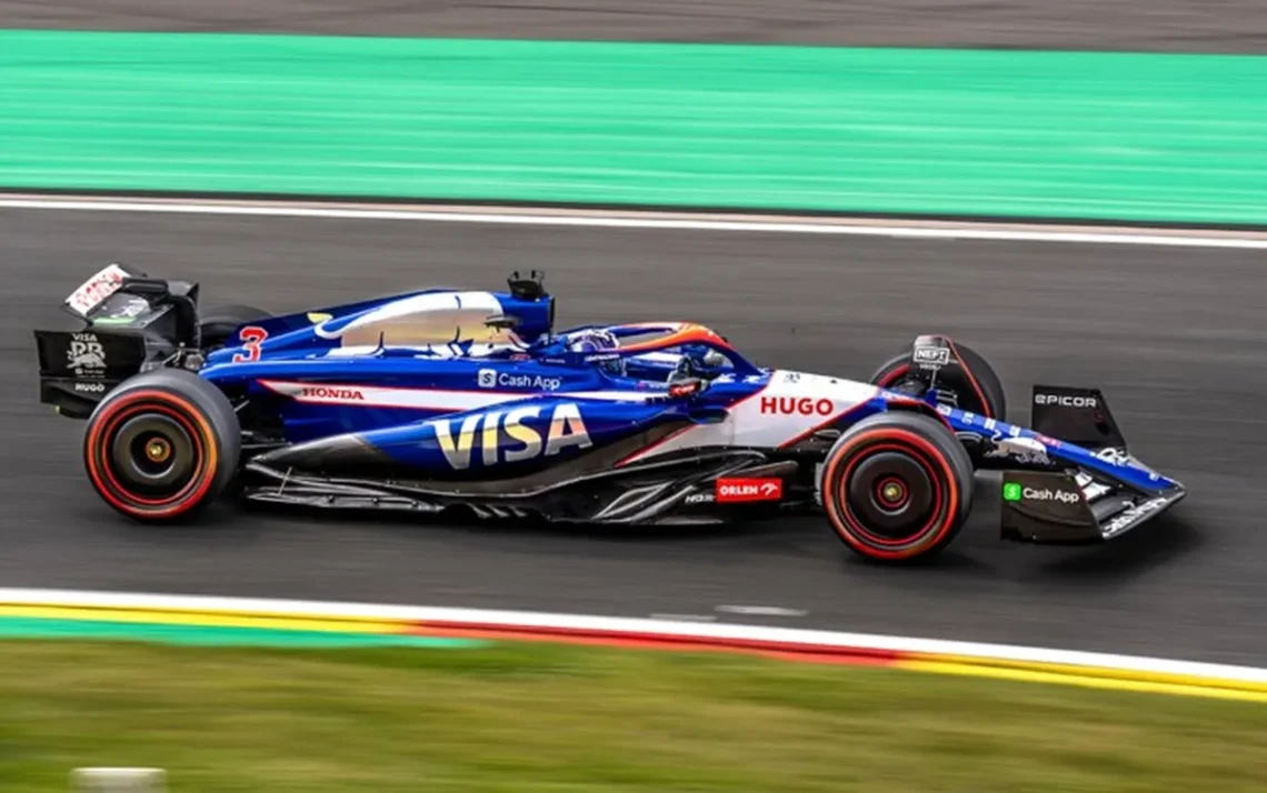 A Sicoob estará nos uniformes e nos carros da equipe Visa Cash App RB durante o Grande Prêmio de São Paulo (Crédito: Jens Mommens) - Todos os direitos: @ Meio&Mensagem